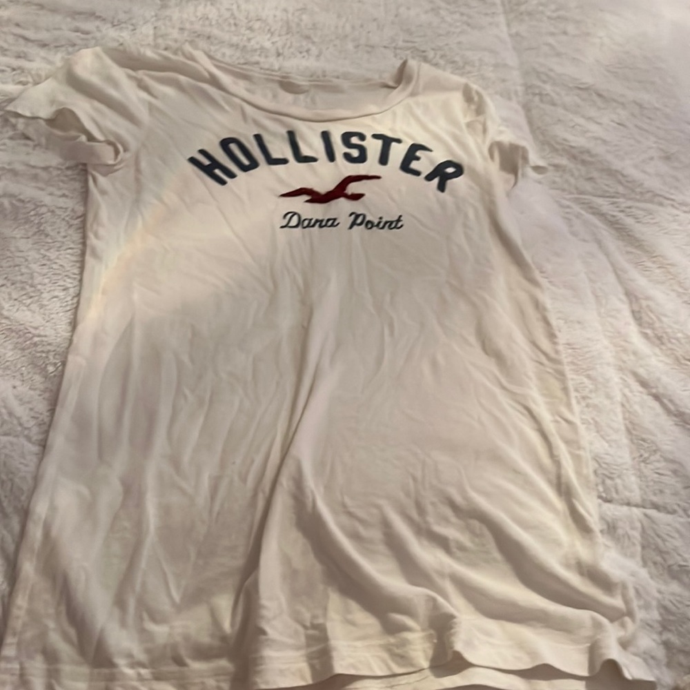 White Hollister shirt. Kids XL